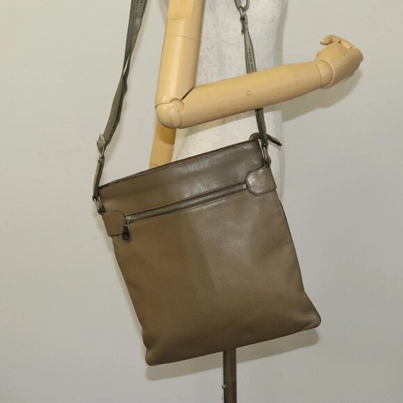 LOUIS VUITTON Taiga Sasha Shoulder Bag Porer - Picture 1 of 16